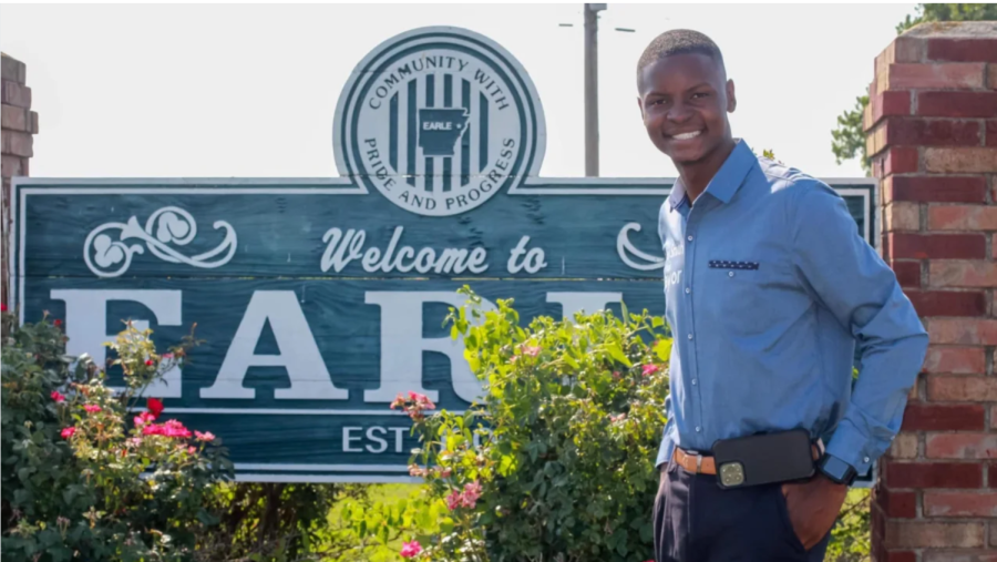 Jaylen Smith, the new mayor of Earle, Arkansas, posted this photo to his Facebook account in July.
Photo cred: https://www.cnn.com/2022/12/07/politics/jaylen-smith-earle-arkansas-mayor/index.html